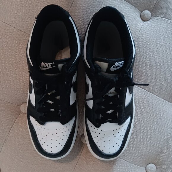 Nike Dunk Low athletic shoes / black & white / size 5 big kid - Picture 10 of 10